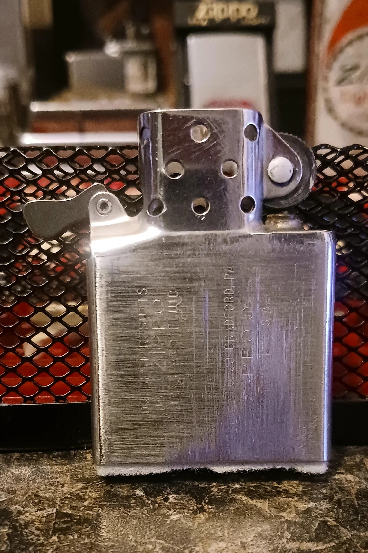 Zippo · 1969 — Insert front