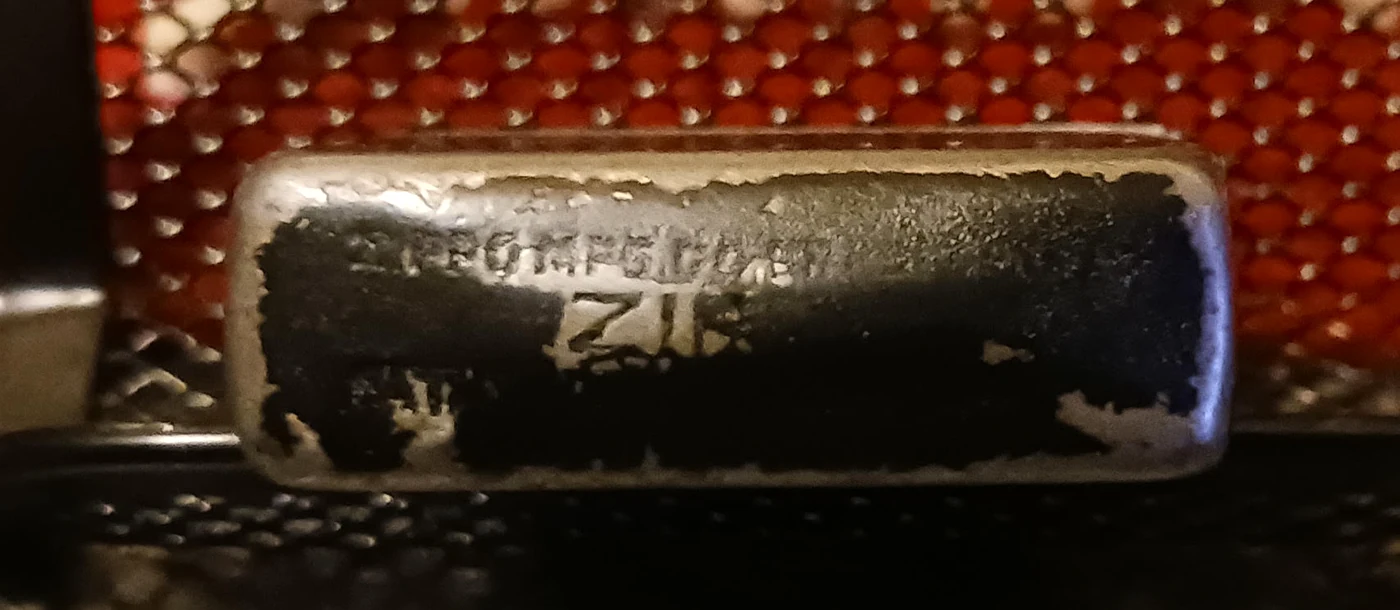 WWII Black Crackle · 1943–1945 · 3-barrel hinge · Case — Bottom stamp
