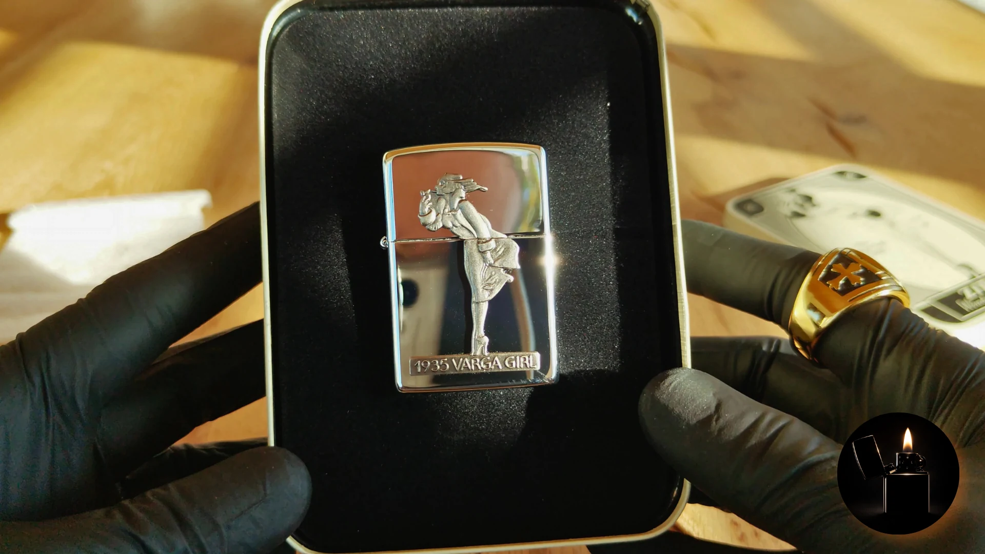 Zippo 1935 Varga Girl Windy 250VG front view
