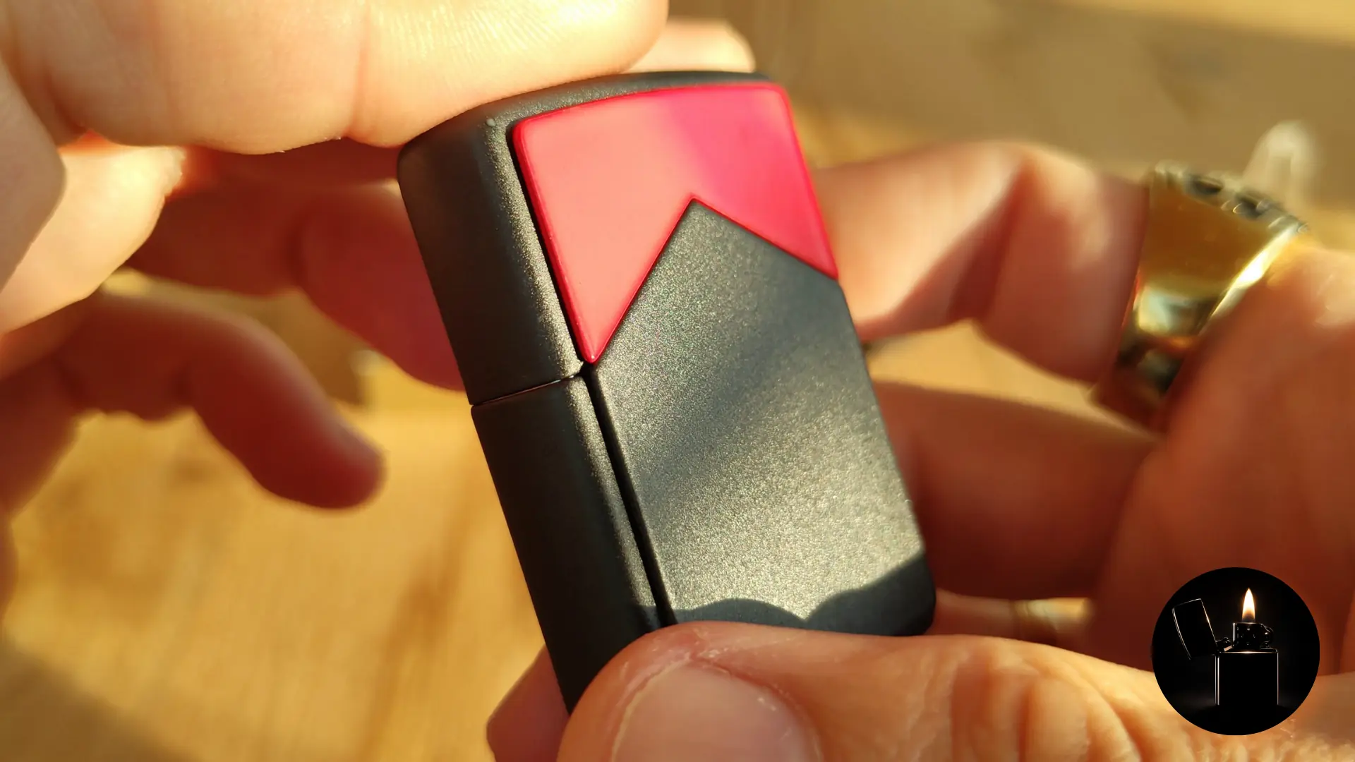 Zippo Marlboro Red Roof Classic 218 back view