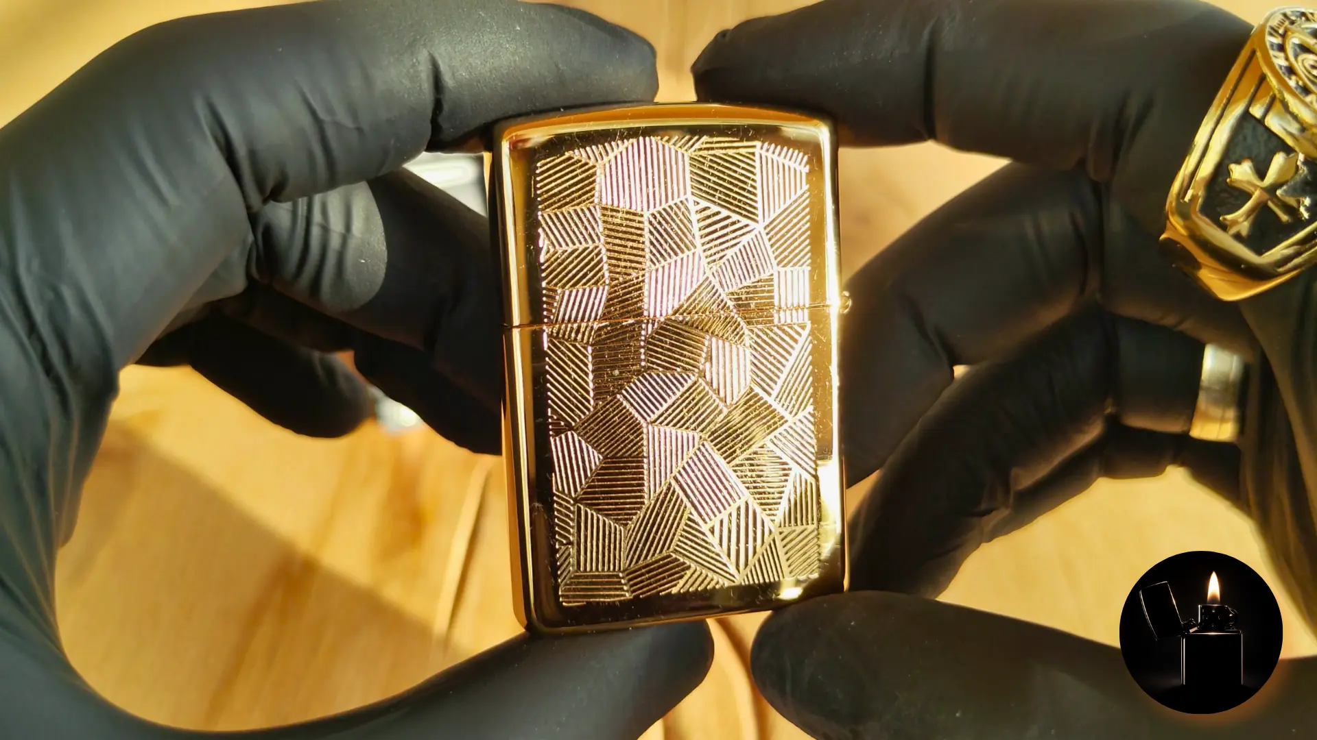 Zippo Regular Gold Plated Shimmer 33 back view