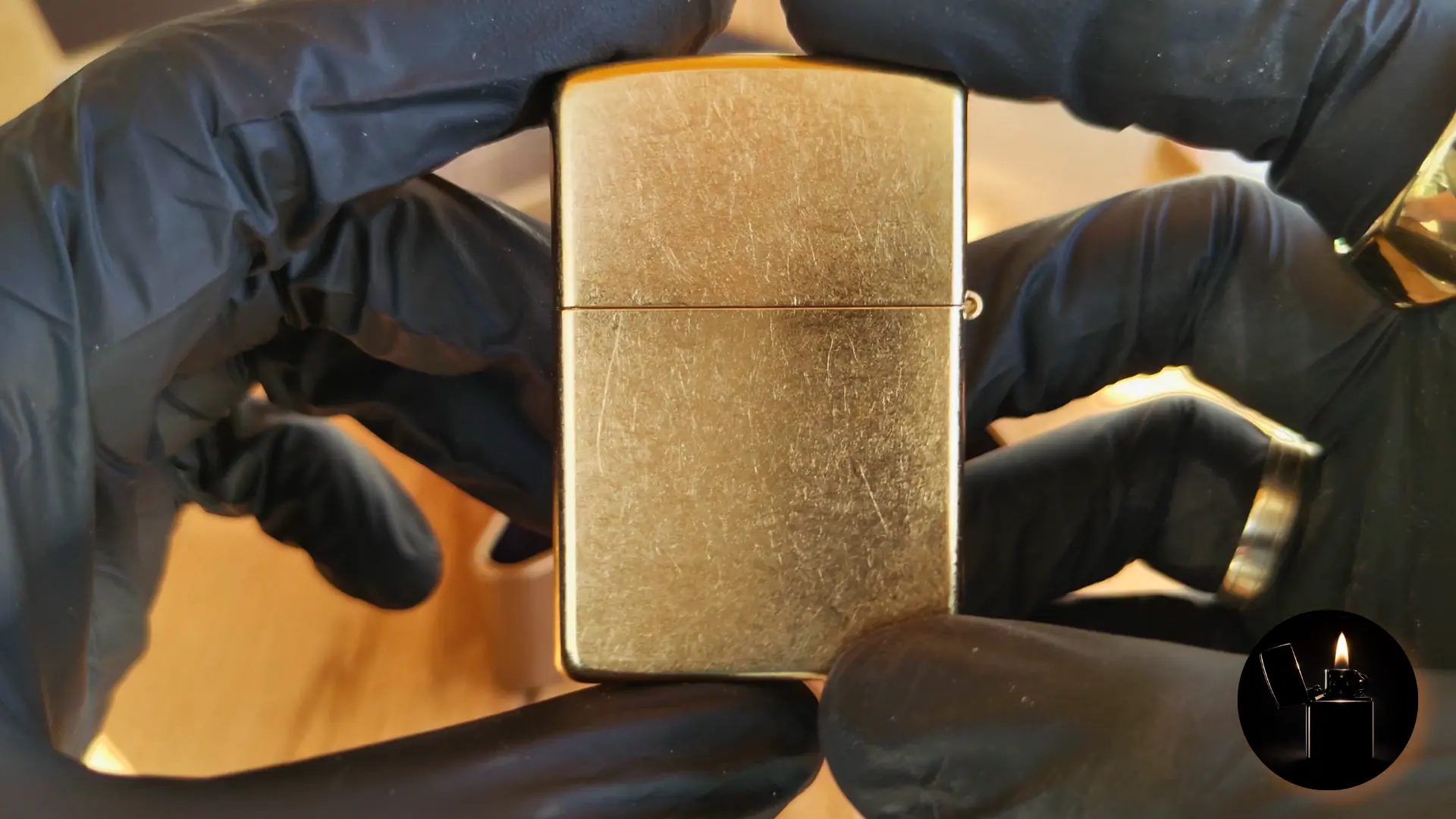 Zippo Hollywood’s Leading Light – Collectible of the Year 2001 C01 back view